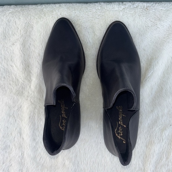 EUC Free People Black Chelsea Ankle Boots with Pointed Toe EU 36 Leather Western - Picture 5 of 10